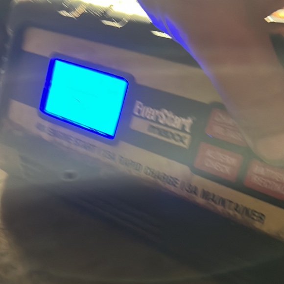 Battery charger like new - Picture 3 of 4